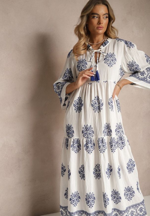 Renee - Biała Boho Sukienka z Wiskozą Zdobiona Haftem i Wiązaniem z Frędzlami Alinoria. Okazja: na co dzień, na plażę, na spacer. Kolor: biały. Materiał: wiskoza. Wzór: aplikacja, haft. Sezon: lato. Styl: boho