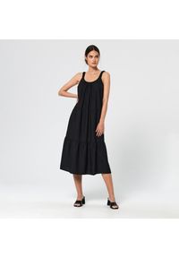 Sinsay - Sukienka midi na ramiączkach - Czarny. Kolor: czarny. Długość rękawa: na ramiączkach. Długość: midi #1