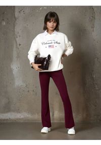 Sinsay - Spodnie dzwony casual - czerwony. Okazja: na co dzień. Kolor: czerwony. Styl: casual