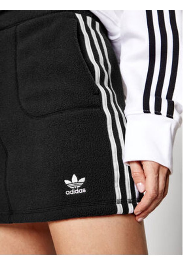 Adidas - adidas Spódnica mini adicolor Classics GN2800 Czarny Slim Fit. Kolor: czarny. Materiał: syntetyk