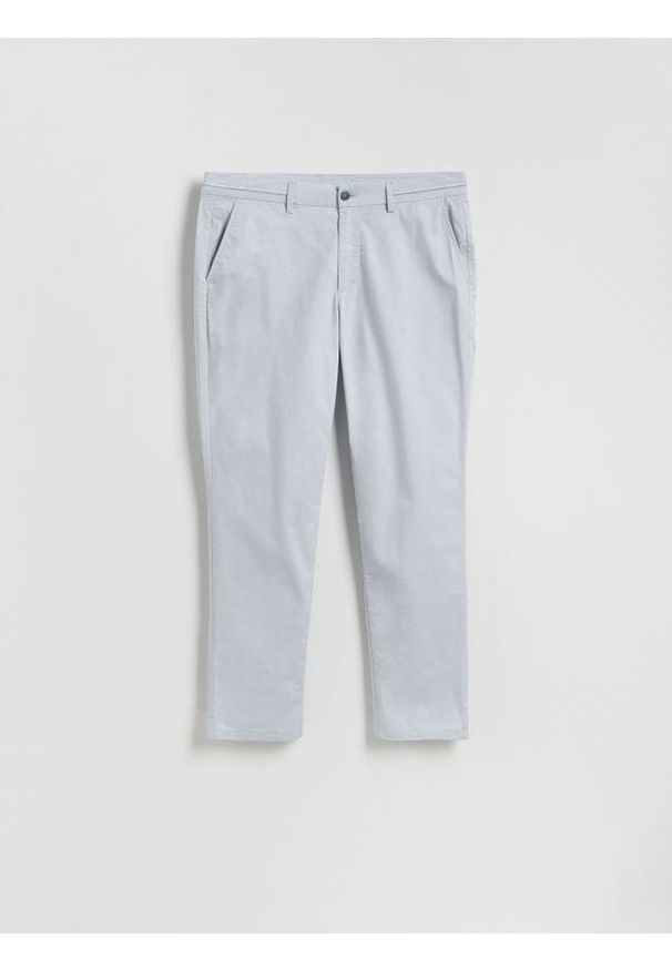 Reserved - Gładkie spodnie chino slim - niebieski. Kolor: niebieski. Materiał: bawełna, tkanina. Wzór: gładki
