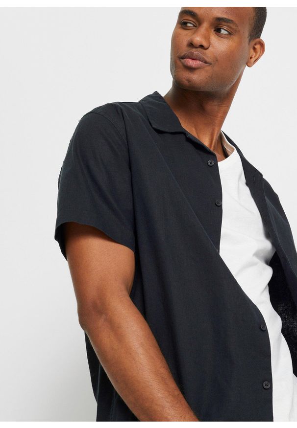 bonprix - Koszula z krótkim rękawem z przewiewnej mieszanki lnu, loose fit. Kolor: czarny. Materiał: len. Długość rękawa: krótki rękaw. Długość: krótkie