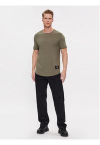 Calvin Klein Jeans T-Shirt J30J323482 Zielony Regular Fit. Kolor: zielony. Materiał: bawełna #4