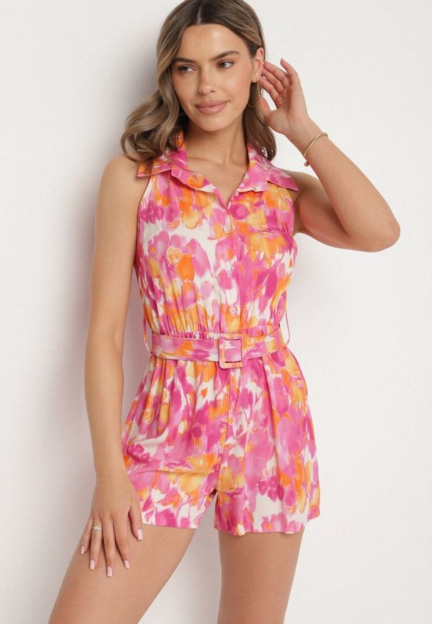 Born2be - Fuksjowy Wiskozowy Kombinezon o Koszulowym Kroju Bez Rękawów z Paskiem Tolivia. Okazja: na co dzień. Kolor: różowy. Materiał: wiskoza. Długość rękawa: bez rękawów. Długość: krótkie. Styl: elegancki, casual