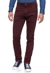 Lee - LEE SPODNIE MĘSKIE CHINO BURGUNDY ARRAY L768LL26. Okazja: na co dzień. Styl: casual, elegancki, wizytowy #1