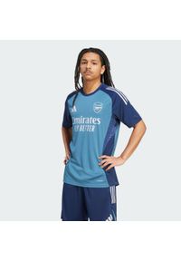 Adidas - Koszulka treningowa Arsenal Tiro 25. Kolor: niebieski. Materiał: dzianina. Sport: piłka nożna