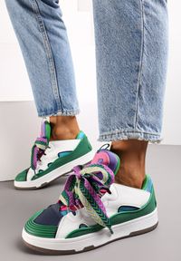 Renee - Zielone Sneakersy z Dekoracyjnym Sznurowaniem i Wstawką na Języku Cristen. Kolor: zielony #5