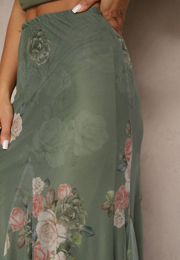 Renee - Ciemnozielona Spódnica w Kwiatowy Wzór o Rozkloszowanym Kroju Efrirene. Okazja: na co dzień. Kolor: zielony. Wzór: kwiaty. Styl: casual, elegancki