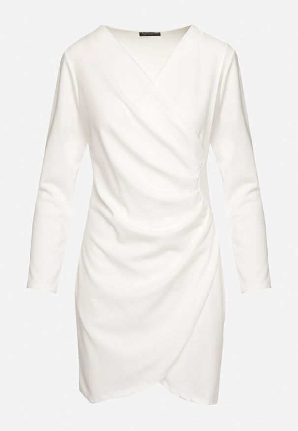 Born2be - Biała Sukienka Kopertowa z Ozdobnym Marszczeniem Ohildria. Kolor: biały. Typ sukienki: kopertowe. Styl: elegancki