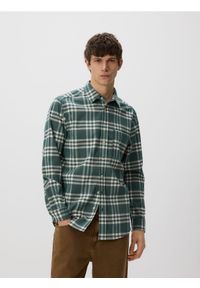 Reserved - Koszula regular fit w kratę - ciemnozielony. Kolor: zielony. Materiał: wiskoza, tkanina
