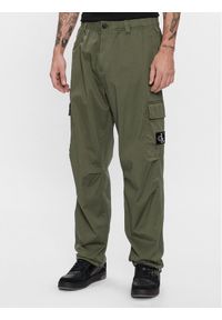 Calvin Klein Jeans Spodnie materiałowe Essential J30J324537 Zielony Regular Fit. Kolor: zielony. Materiał: materiał, bawełna #1
