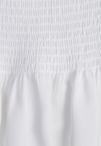 Renee - Biała Letnia Sukienka z Bawełny o Fasonie Hiszpanki z Rozkloszowanymi Falbanami Lorania. Okazja: na co dzień. Typ kołnierza: dekolt hiszpanka. Kolor: biały. Materiał: bawełna. Wzór: aplikacja. Sezon: lato. Styl: casual, elegancki #8