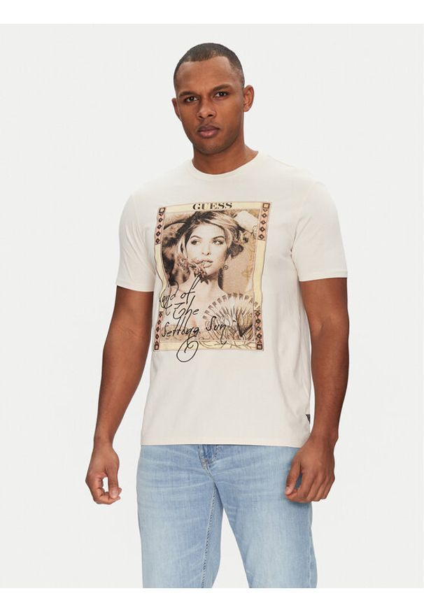 Guess T-Shirt M5GI41 KBW41 Écru Regular Fit. Kolor: kremowy. Materiał: bawełna