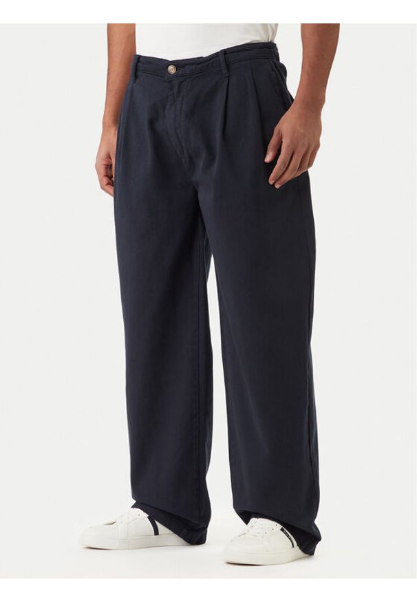 Guess Jeans Spodnie materiałowe M6RB59 WGCV1 Granatowy Relaxed Fit. Kolor: niebieski. Materiał: bawełna