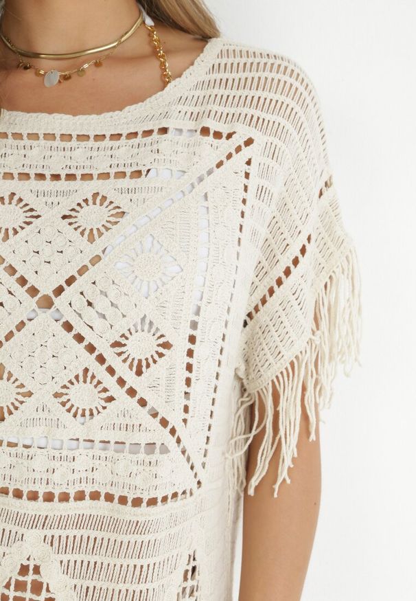 Born2be - Beżowa Pudełkowa Sukienka Maxi z Szydełkowej Tkaniny z Frędzelkami Sasori. Okazja: na co dzień. Kolor: beżowy. Materiał: tkanina. Długość rękawa: krótki rękaw. Styl: casual. Długość: maxi