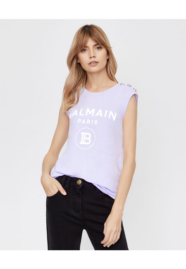 Balmain - BALMAIN - Liliowy t-shirt z logo. Kolor: różowy, wielokolorowy, fioletowy. Długość rękawa: na ramiączkach. Wzór: nadruk