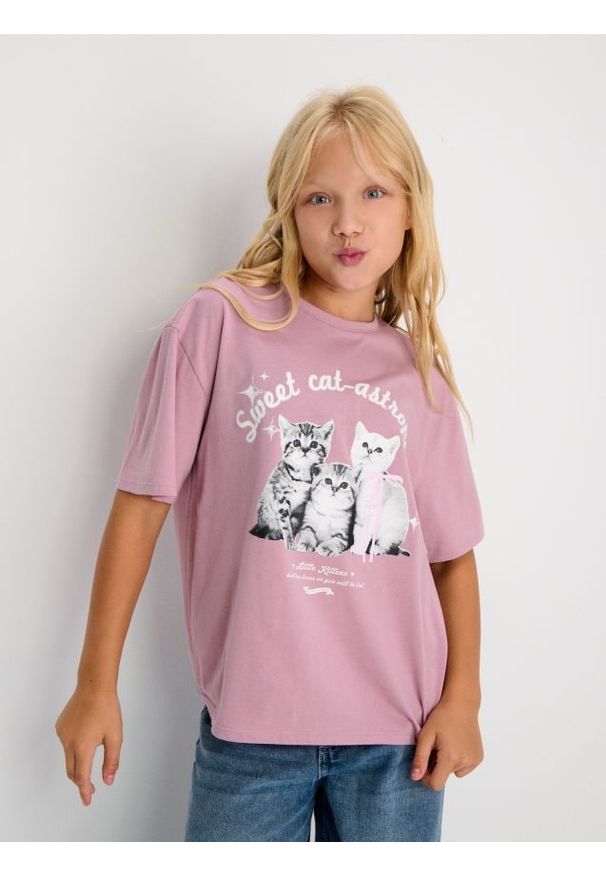 Sinsay - Bawełniana koszulka z nadrukiem - różowy. Kolor: różowy. Materiał: bawełna. Wzór: nadruk