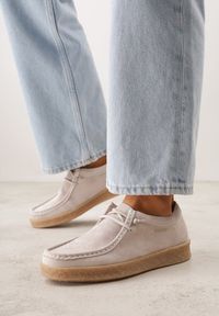 Renee - Beżowe Półbuty z Zamszu Naturalnego ze Skórzaną Wkładką i Przeszyciami Oaraneva. Kolor: beżowy. Materiał: zamsz, skóra. Styl: elegancki #7