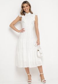 Born2be - Biała Sukienka Ażurowa z Falbankami Perełkami i Stójką Orintia. Typ kołnierza: kołnierzyk stójkowy, kołnierz z falbankami. Kolor: biały. Wzór: ażurowy. Sezon: lato. Typ sukienki: rozkloszowane #4