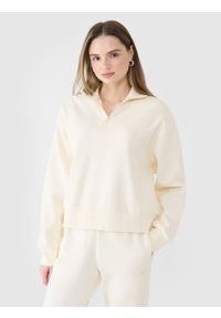 4f - 4F Bluza dresowa nierozpinana bez kaptura damska - biała M. Okazja: na co dzień. Typ kołnierza: bez kaptura. Kolor: biały. Materiał: dresówka. Wzór: ze splotem, gładki. Styl: sportowy, klasyczny, casual #1