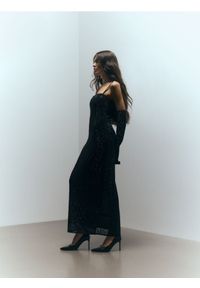 Reserved - Sukienka tuba z rękawiczkami - czarny. Kolor: czarny. Materiał: dzianina #1