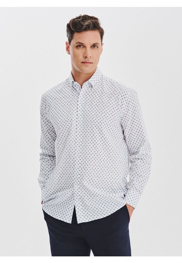 Pako Lorente - PAKO LORENTE - Biała bawełniana koszula mikrowzór. Kolor: biały. Materiał: bawełna. Długość rękawa: długi rękaw. Długość: długie