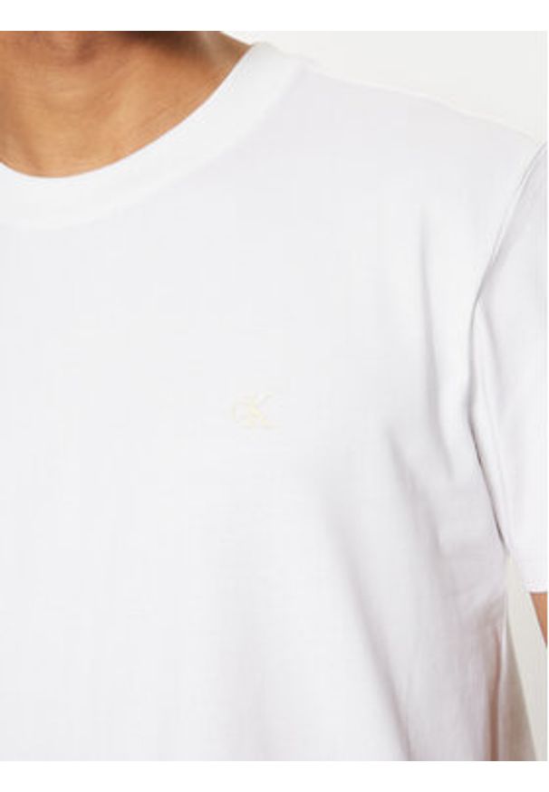 Calvin Klein Jeans T-Shirt J30J326683 Biały Regular Fit. Kolor: biały. Materiał: bawełna