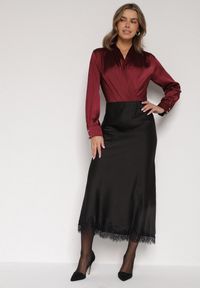 Born2be - Czarna Satynowa Spódnica z Koronkowym Zdobieniem Silfera. Okazja: na co dzień, na spotkanie biznesowe. Kolor: czarny. Materiał: satyna, koronka. Wzór: aplikacja. Styl: biznesowy, klasyczny, casual #4
