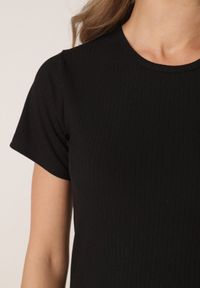 Born2be - Czarny Gładki T-shirt w Klasycznym Stylu Salodone. Okazja: do pracy, na co dzień. Kolor: czarny. Materiał: materiał, jeans. Wzór: gładki. Styl: klasyczny #3