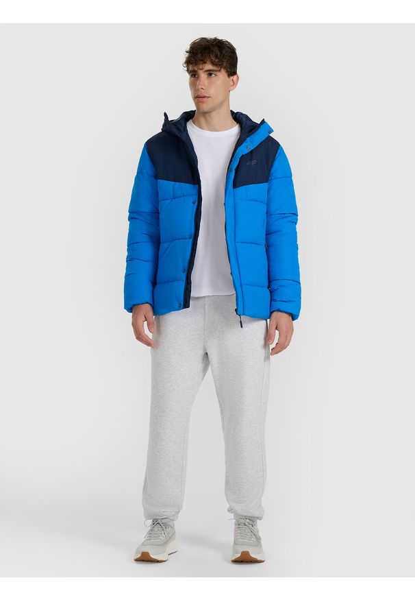 4f - 4F Kurtka puchowa z wypełnieniem syntetycznym męska - niebieska XXL. Okazja: na co dzień. Typ kołnierza: kaptur. Kolor: niebieski. Materiał: syntetyk, puch. Wzór: gładki. Sezon: zima. Styl: casual, klasyczny