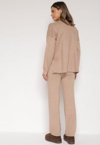Born2be - Beżowy Komplet z Wiskozą Ozdobiony Metaliczną Nicią Sweter z Półgolfem i Szerokie Spodnie Aresina. Kolor: brązowy. Materiał: wiskoza. Wzór: aplikacja #6