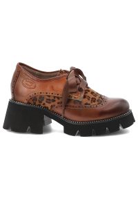 Brązowe Półbuty Laura Vita Eleganckie Buty Damskie. Okazja: na co dzień. Kolor: brązowy. Materiał: satyna, skóra. Szerokość cholewki: normalna. Wzór: aplikacja. Styl: elegancki #6