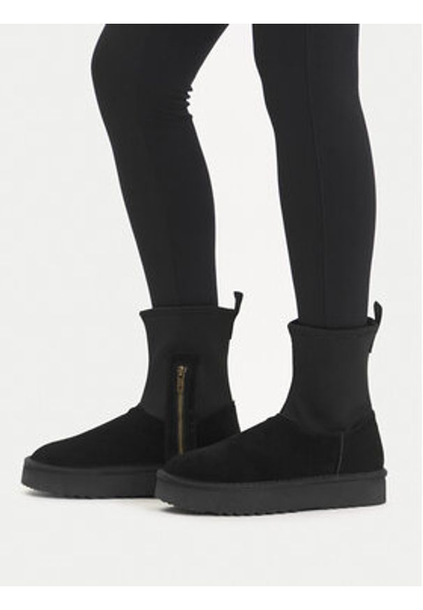 Patrizia Pepe Śniegowce PD940 Czarny. Kolor: czarny. Materiał: skóra, zamsz