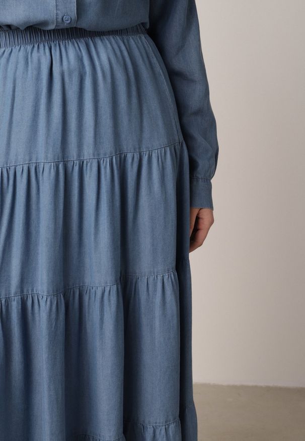 Born2be - Niebieska Rozkloszowana Spódnica z Lyocellu z Wysokim Stanem i Falbanami Emorithia. Okazja: na co dzień. Stan: podwyższony. Kolor: niebieski. Materiał: materiał. Styl: casual, klasyczny