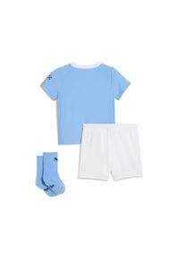 Puma - Niemowlęcy strój domowy Manchester City 25/26 PUMA Team Light Blue White. Kolor: niebieski, wielokolorowy, biały. Materiał: dresówka. Wzór: aplikacja, paski. Sport: piłka nożna