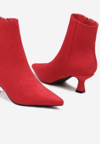 Renee - Czerwone Casualowe Botki na Kaczuszce Meroma. Okazja: na co dzień. Kolor: czerwony. Materiał: jeans. Obcas: na szpilce. Styl: casual. Wysokość obcasa: średni #6