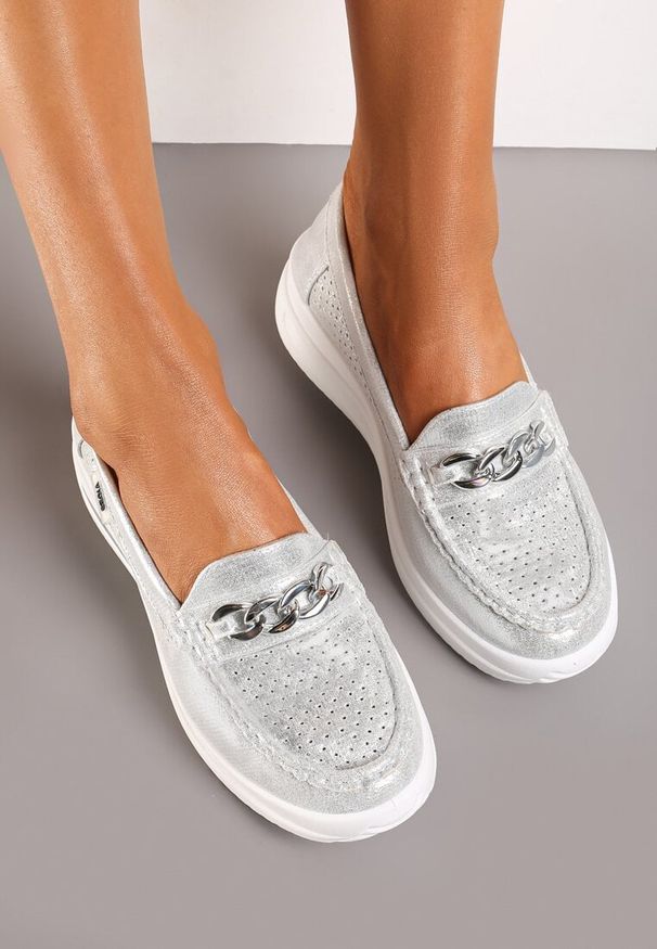 Born2be - Srebrne Mokasyny z Łańcuszkiem i Platformą Grimenna. Kolor: srebrny. Materiał: jeans. Sezon: wiosna. Obcas: na platformie. Styl: elegancki