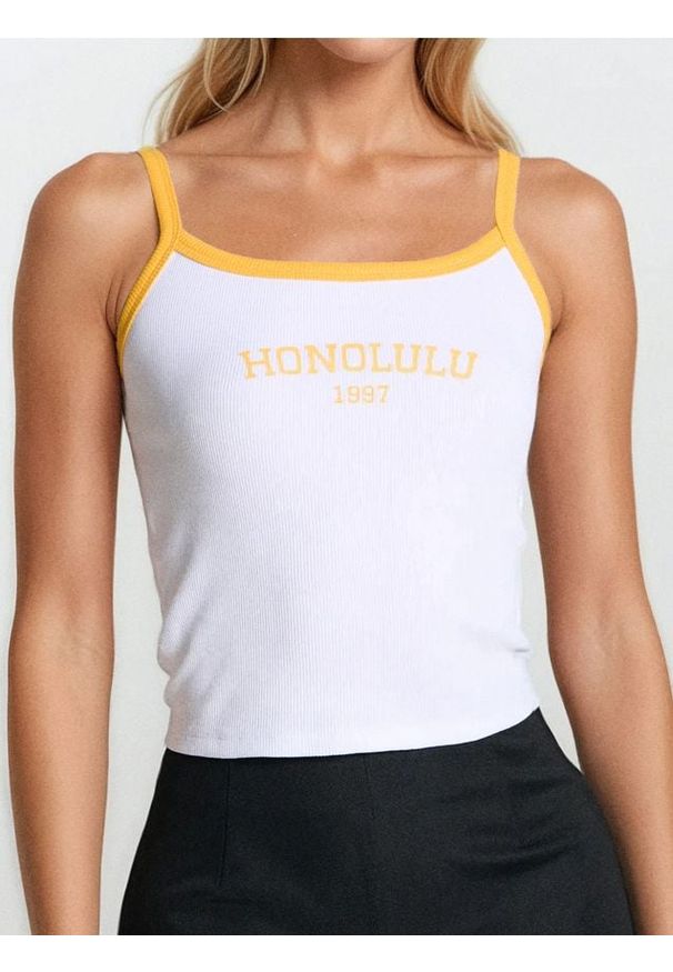 Sinsay - Bawełniany crop top z napisem Honolulu - biały. Kolor: biały. Materiał: bawełna. Wzór: napisy