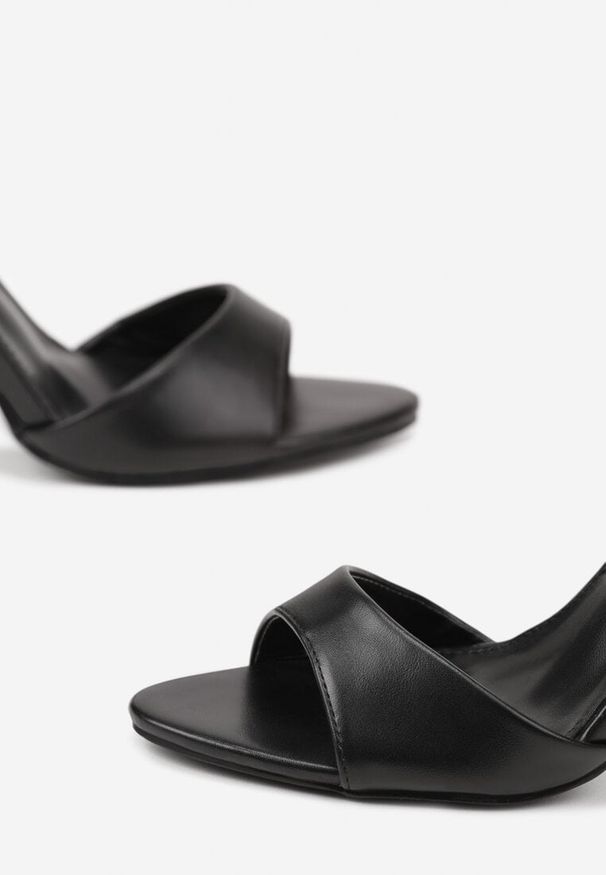 Renee - Czarne Sandały na Transparentnym Obcasie Typu Szpilka Zemeli. Okazja: na co dzień. Kolor: czarny. Materiał: jeans. Obcas: na obcasie. Styl: klasyczny, casual. Wysokość obcasa: średni