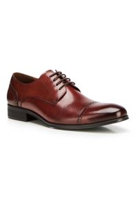 Wittchen - Męskie buty do garnituru z dziurkowaniem. Kolor: czerwony. Materiał: skóra. Wzór: ażurowy. Styl: elegancki
