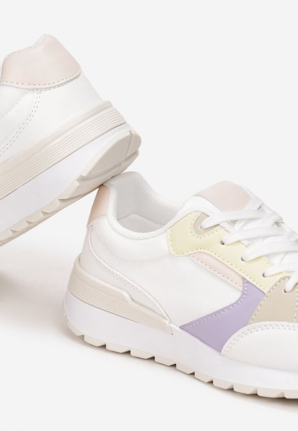 Born2be - Białe Sneakersy ze Sznurowaniem na Płaskiej Podeszwie Luvirn. Wysokość cholewki: przed kostkę. Kolor: biały. Szerokość cholewki: normalna. Wzór: aplikacja. Sezon: jesień, wiosna. Obcas: na płaskiej podeszwie