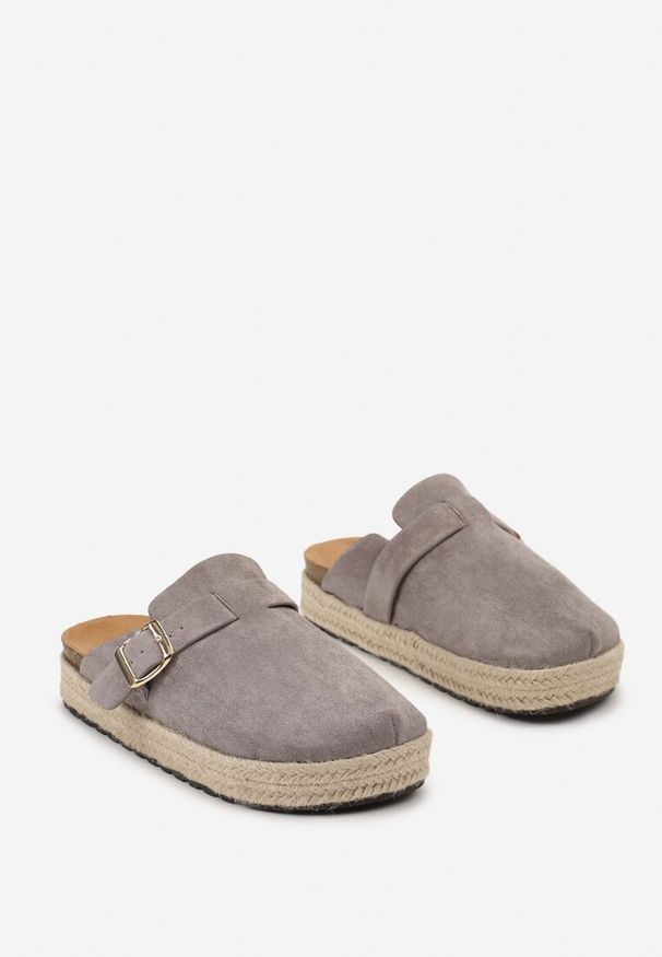Renee - Szare Klapki Mule z Szeroką Cholewką i Plecioną Podeszwą Ilinna. Kolor: szary. Styl: boho