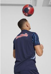 Puma - rb salzburg koszulka outdoor 2024/25. Kolor: czerwony, niebieski, wielokolorowy. Sport: outdoor, piłka nożna