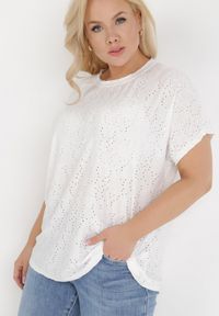 Born2be - Biała Bluzka Agametrius. Kolekcja: plus size. Kolor: biały. Materiał: dzianina. Długość rękawa: krótki rękaw. Długość: krótkie. Wzór: haft. Sezon: lato. Styl: boho #4