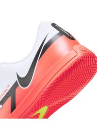 Buty piłkarskie Nike Phantom GT2 Club Ic Jr DC0825 167 wielokolorowe pomarańcze i czerwienie. Zapięcie: sznurówki. Kolor: wielokolorowy. Materiał: guma, syntetyk. Szerokość cholewki: normalna. Sport: piłka nożna