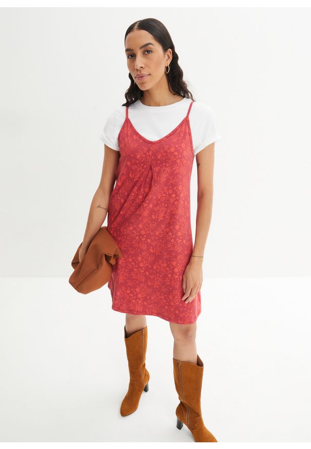 bonprix - Sukienka shirtowa z nadrukiem. Kolor: czerwony. Wzór: nadruk