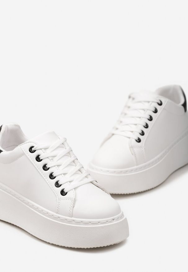 Born2be - Biało-Czarne Sneakersy na Platformie Rilame. Nosek buta: okrągły. Zapięcie: sznurówki. Kolor: biały. Materiał: materiał. Obcas: na platformie. Wysokość obcasa: niski