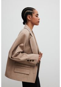 Marsala - Marynarka o prostym kroju w kolorze BEIGE MELANGE - RICHMOND. Materiał: jeans, bawełna, poliester, wiskoza. Długość rękawa: długi rękaw. Długość: długie. Wzór: melanż. Styl: klasyczny, elegancki, sportowy #1