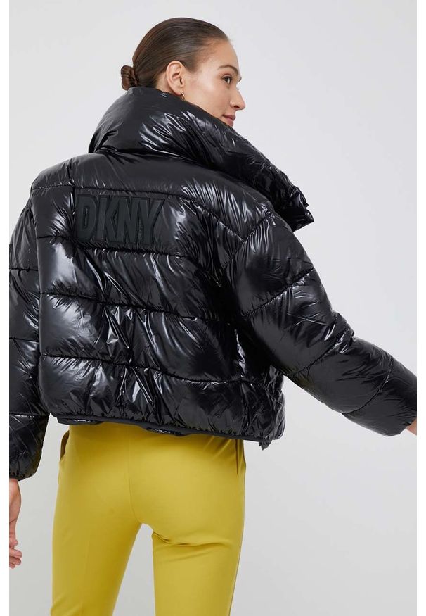 DKNY - Dkny kurtka damska kolor czarny zimowa. Okazja: na co dzień. Kolor: czarny. Wzór: aplikacja. Sezon: zima. Styl: casual