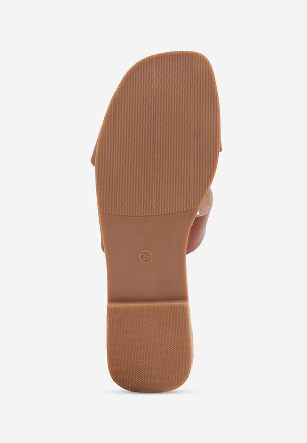 Renee - Ciemnobrązowe Klapki VICES Basic z Ozdobnymi Wycięciami i Ściętym Noskiem Selestte. Okazja: na co dzień. Kolor: brązowy. Materiał: jeans. Sezon: lato. Styl: casual